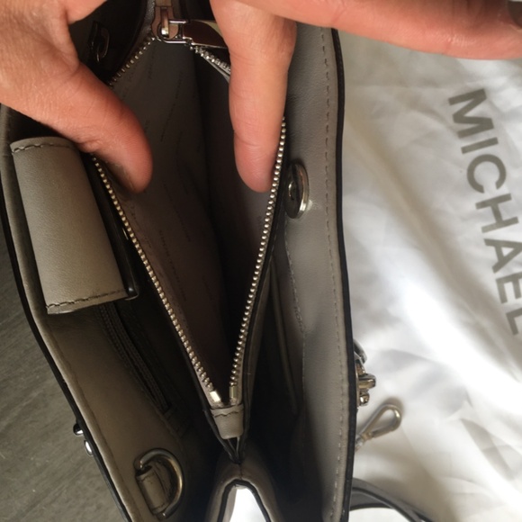 Michael Kors purse - Picture 7 of 7
